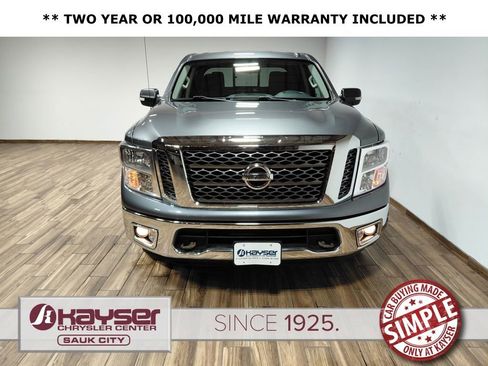 Used 2018 Nissan Titan SV image 3