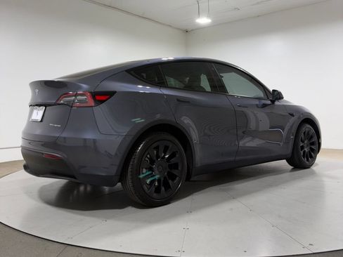 Used 2023 Tesla Model Y Long Range AWD/4WD image 2