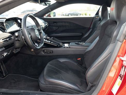 Used 2025 Aston Martin V8 Vantage Coupe RWD image 23