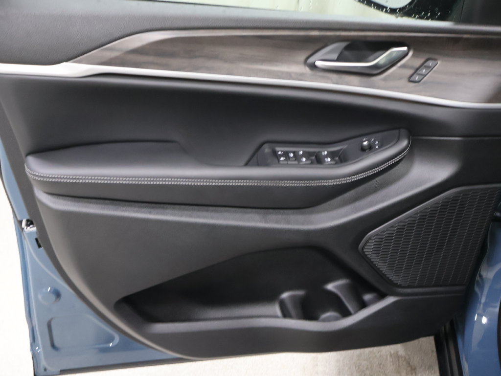 New 2027 Jeep Grand Cherokee Limited AWD/4WD image 10