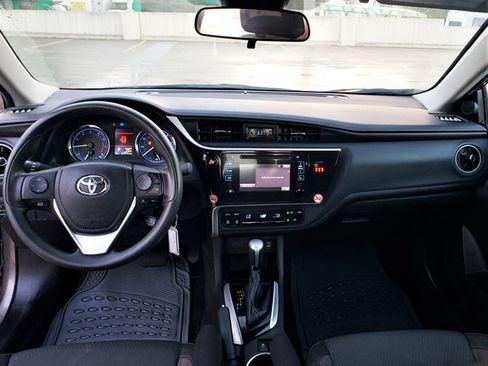 Used 2018 Toyota Corolla LE FWD image 9