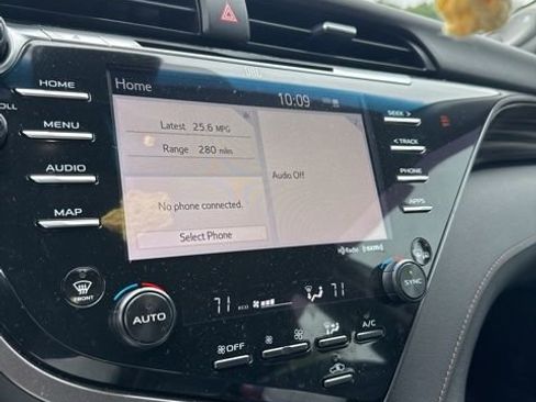 Used 2020 Toyota Camry XLE FWD image 13