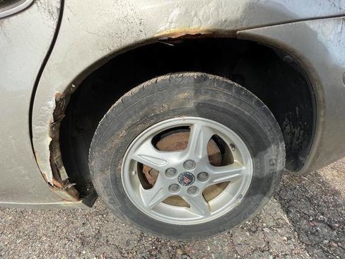 Used 2001 Pontiac Bonneville SE image 14