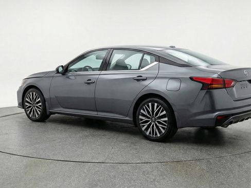 Used 2025 Nissan Altima 2.5 SV FWD image 6