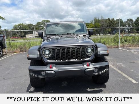 Used 2024 Jeep Gladiator Rubicon w/ Technology Group AWD/4WD image 2