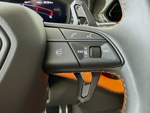 Used 2025 Lamborghini Urus SE AWD/4WD image 20
