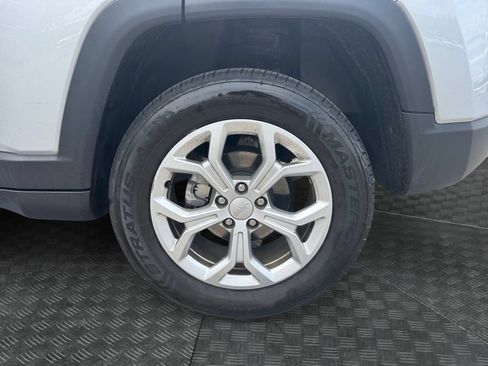 Used 2024 Jeep Compass Latitude AWD/4WD image 19