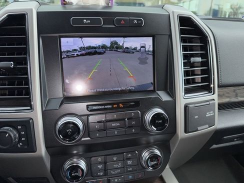Used 2019 Ford F150 Lariat w/ Equipment Group 502A Luxury AWD/4WD image 15