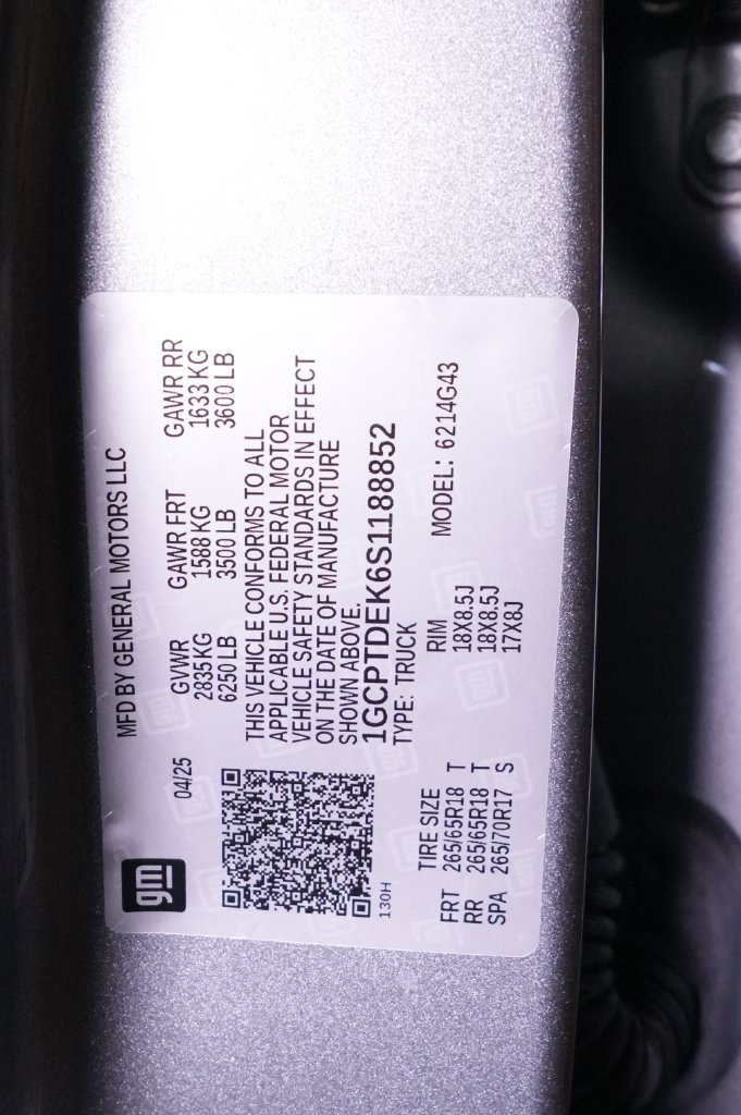 Used 2025 Chevrolet Colorado Z71 w/ Technology Package AWD/4WD image 44