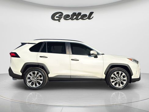 Used 2019 Toyota RAV4 XLE Premium FWD image 4
