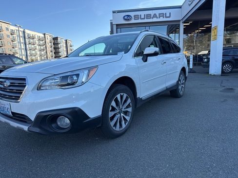 Used 2017 Subaru Outback 3.6R Touring image 3