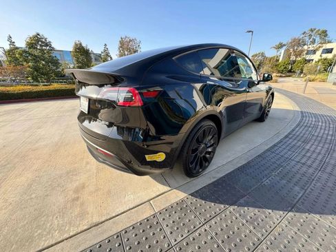 Used 2023 Tesla Model Y Performance AWD/4WD image 4