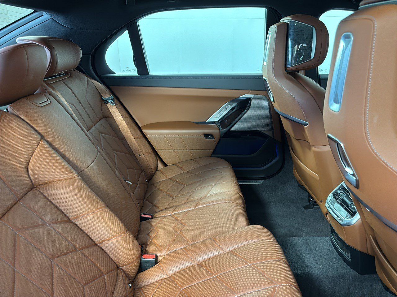 Certified 2023 BMW i7 xDrive60 AWD/4WD image 29