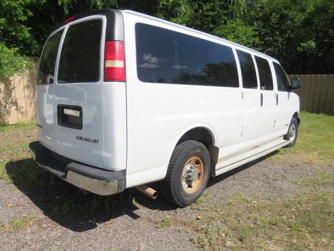 Used 2004 Chevrolet Express 3500 Extended Passenger w/ LS Preferred Equipment Group RWD image 5