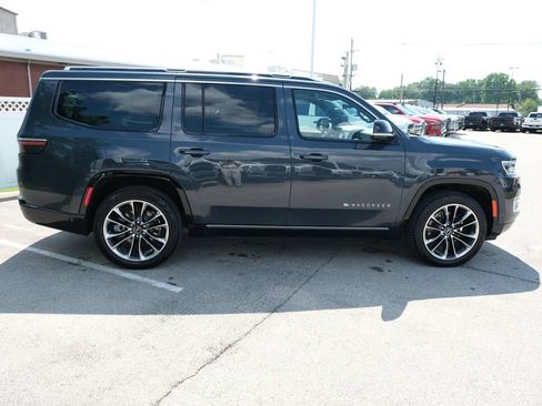 Used 2025 Jeep Wagoneer Series III w/ Premium Group I AWD/4WD image 2