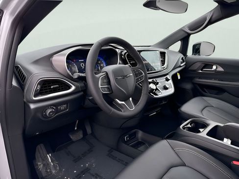 New 2026 Chrysler Pacifica Select AWD/4WD image 23
