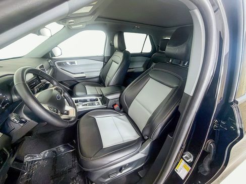 Used 2023 Ford Explorer XLT w/ Equipment Group 202A AWD/4WD image 23