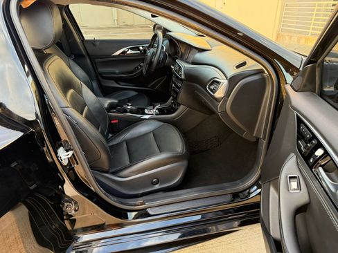 Used 2018 INFINITI QX30 w/ Cargo Package image 17