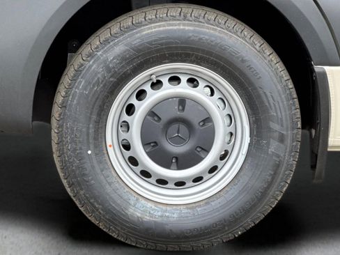 New 2025 Mercedes-Benz Sprinter 2500 image 31