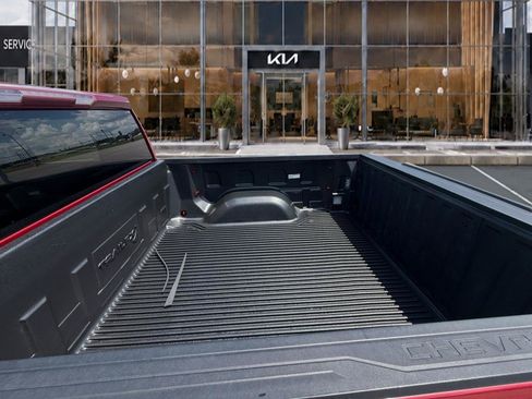 Used 2020 Chevrolet Silverado 1500 Custom Trail Boss w/ Custom Convenience Package AWD/4WD image 7