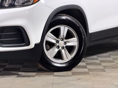 Used 2020 Chevrolet Trax LS w/ Tint and Cruise Package FWD image 2