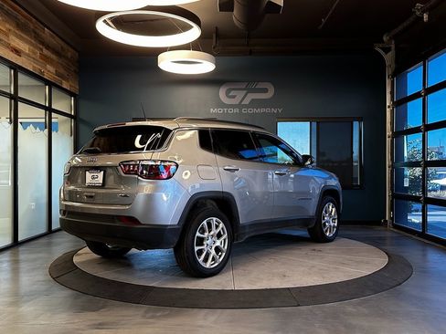 Used 2024 Jeep Compass Latitude image 3