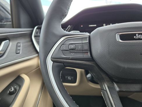 New 2026 Jeep Grand Cherokee Limited w/ Luxury Tech Group II AWD/4WD image 15
