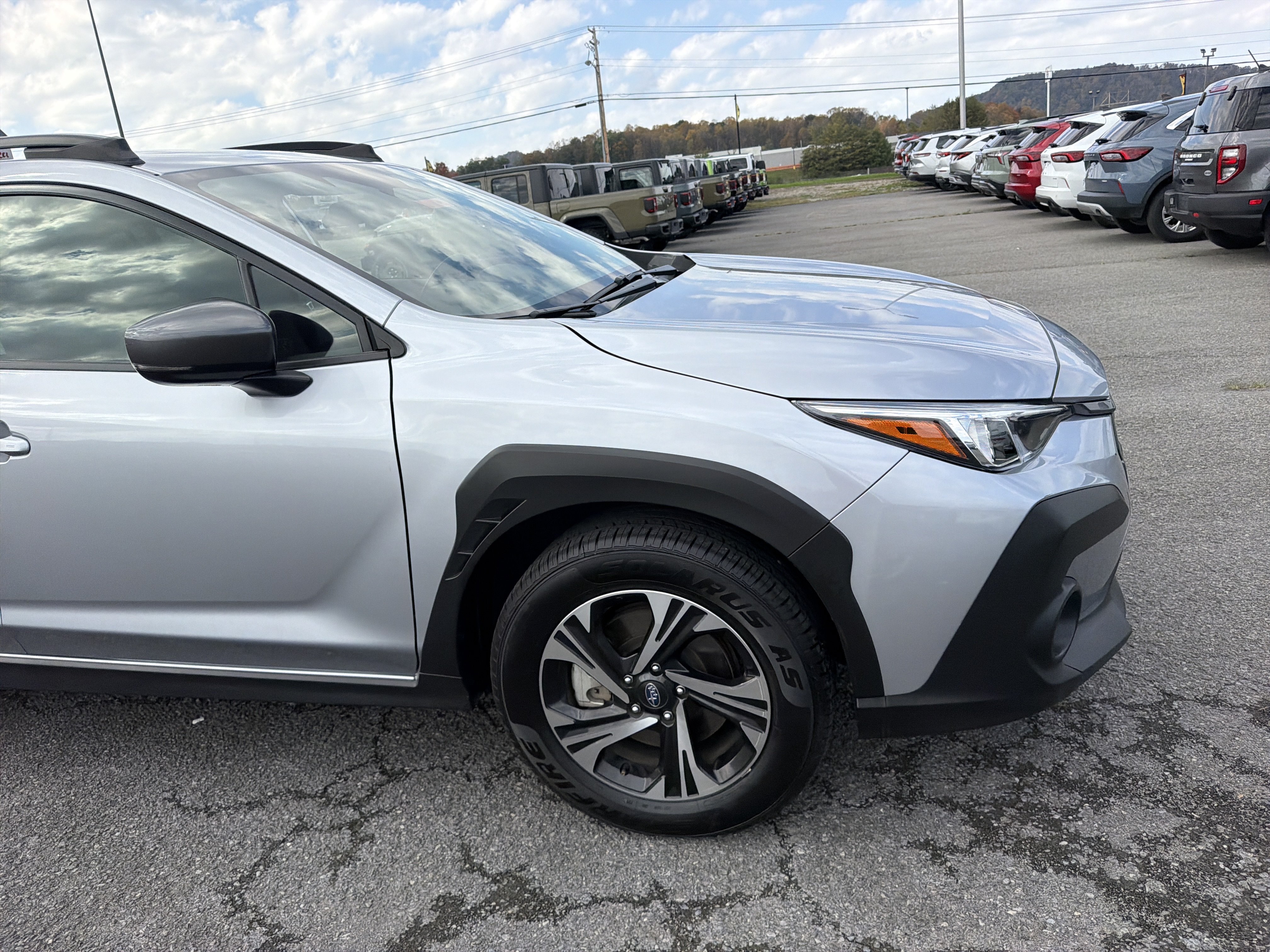 Used 2025 Subaru Crosstrek 2.5i Premium AWD/4WD image 2