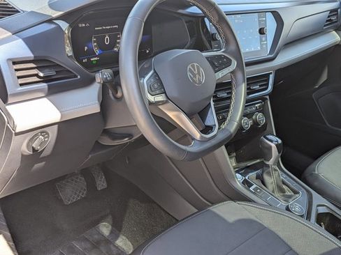 Used 2024 Volkswagen Taos SE image 10