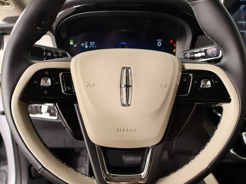 New 2026 Lincoln Corsair Premiere image 3