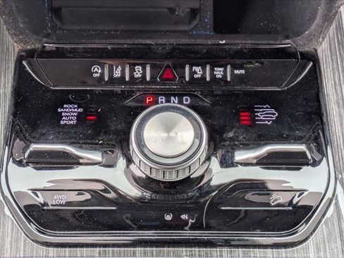 Used 2022 Jeep Wagoneer Series III w/ Premium Group I image 12