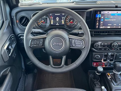 Used 2025 Jeep Gladiator Mojave w/ Safety Group AWD/4WD image 15