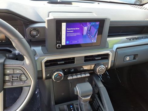 Certified 2024 Toyota Tacoma SR5 AWD/4WD image 11