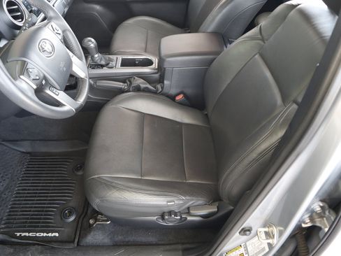 Used 2018 Toyota Tacoma TRD Sport image 44