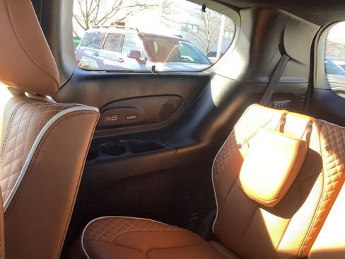 Used 2024 Chrysler Pacifica Pinnacle image 31