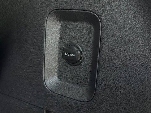 Certified 2024 Kia Carnival LX FWD image 16