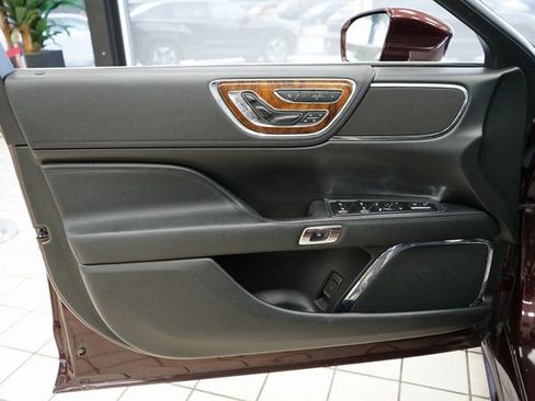 Used 2017 Lincoln Continental Reserve w/ Technology Package image 27