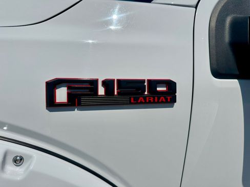Used 2017 Ford F150 Lariat w/ Equipment Group 502A Luxury AWD/4WD image 32