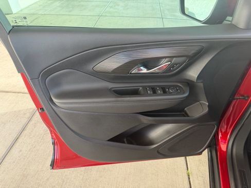 Used 2022 GMC Terrain SLE w/ Driver Convenience Package image 13