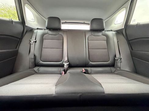 Used 2025 Chevrolet Trax LT FWD image 37