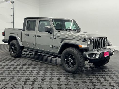 Used 2023 Jeep Gladiator Sport AWD/4WD image 6