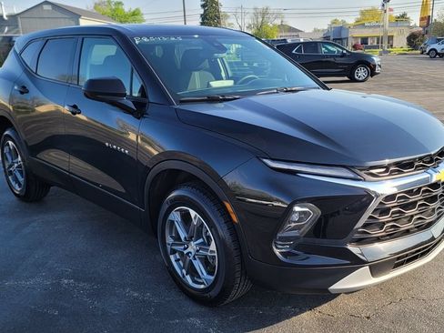 Used 2025 Chevrolet Blazer LT AWD/4WD image 3
