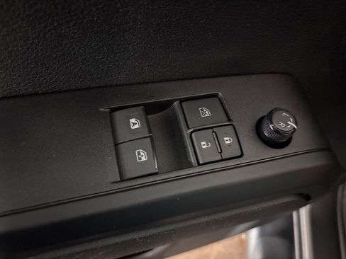 Used 2021 Toyota Tacoma SR AWD/4WD image 9