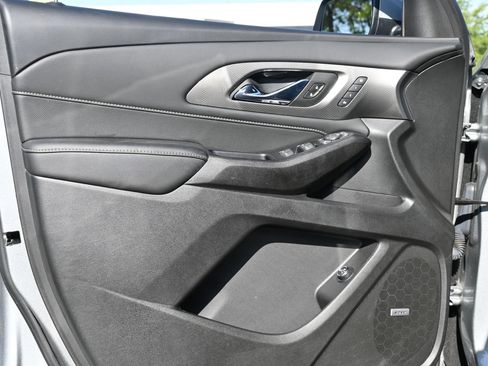 Used 2023 Chevrolet Traverse Premier FWD image 18
