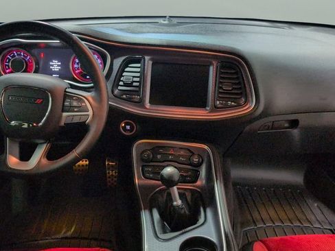 Used 2016 Dodge Challenger R/T Scat Pack w/ Leather Interior Group RWD image 17