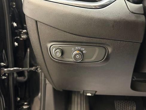 Used 2019 Chevrolet Equinox LT FWD image 21
