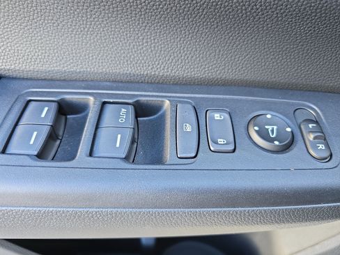 Used 2023 Honda CR-V LX image 27