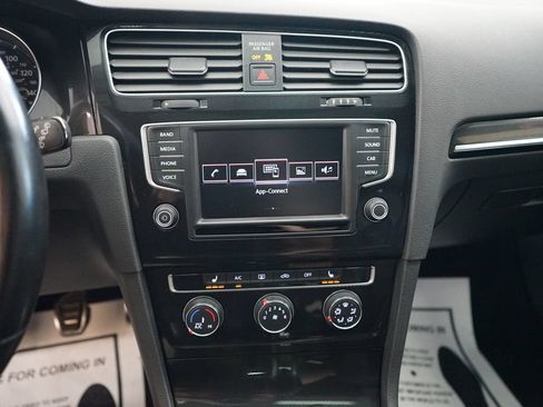 Used 2017 Volkswagen GTI SE FWD image 7