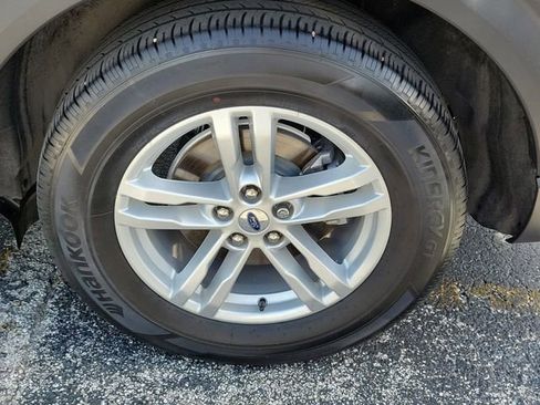 Used 2023 Ford Explorer XLT image 6