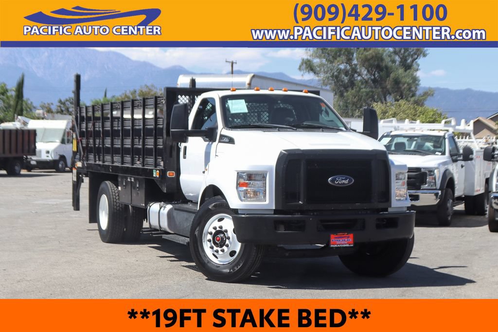 Used 2017 Ford F750 2WD Regular Cab Super Duty image 1